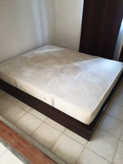 Selling 2 Queen Beds. (2022 & From Courts Mamouth) - Mattress