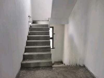 Newly Constructed on a plot of 8.5 perches - to be sell as it is - House on Aster Vender