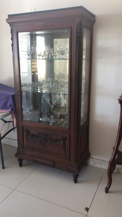 Display cabinet - Antiquities