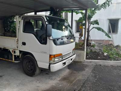 Isuzu - Small trucks (Camionette) on Aster Vender