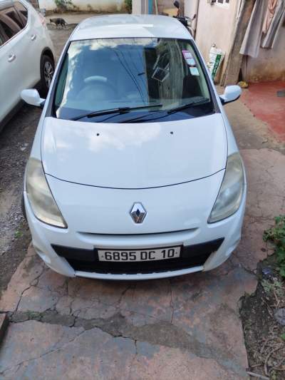 Renault clio - Family Cars on Aster Vender