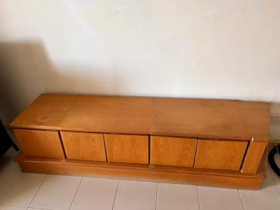 TV Cabinet with5 doors and storage. (Wood: Veener Oak) - Ottomans furniture