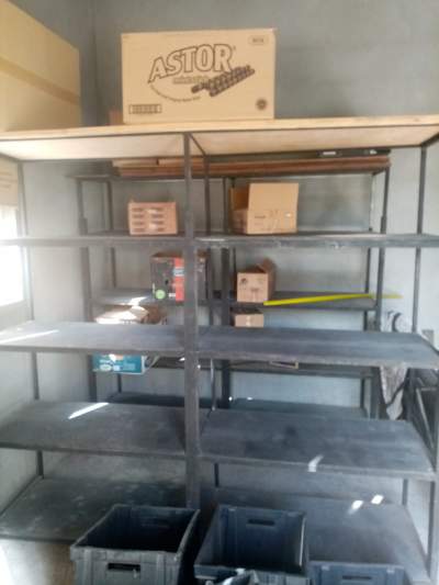 4 l'étagère a vendre pour Rs 15000 .please call on 57989931 - Others