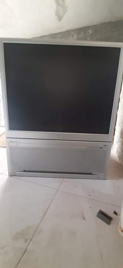 Philips Projector TV for sale/ à vendre - TV Box