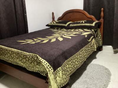 Wooden bed (bois massif) - Bedroom Furnitures