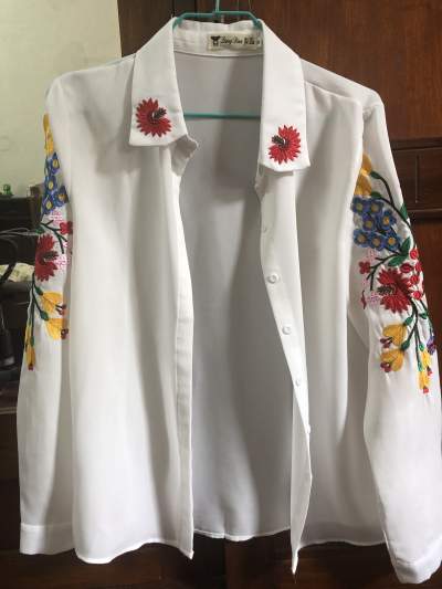 White blouse with flowery embroidery - Tops (Women) on Aster Vender
