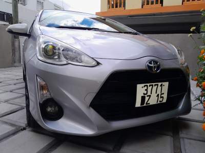 TOYOTA AQUA - Compact cars on Aster Vender
