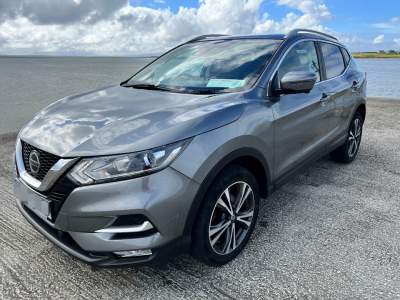 Nissan Qashqai Year 2018 - SUV Cars on Aster Vender