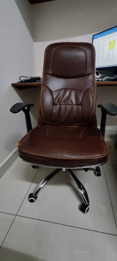 Office Chair Executive - Desk chairs on Aster Vender
