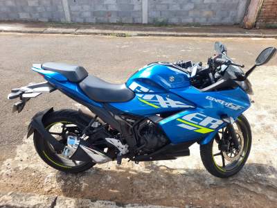 Motorcycle suzuki gixxer 150cc - Roadsters