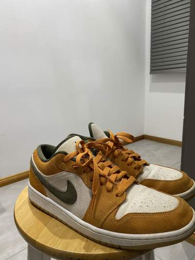 jordan 1 low light curry - Sneakers on Aster Vender