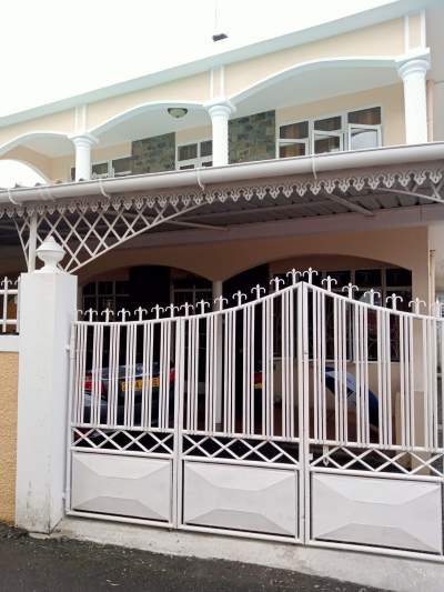 A vendre Maison avec meubles - House on Aster Vender