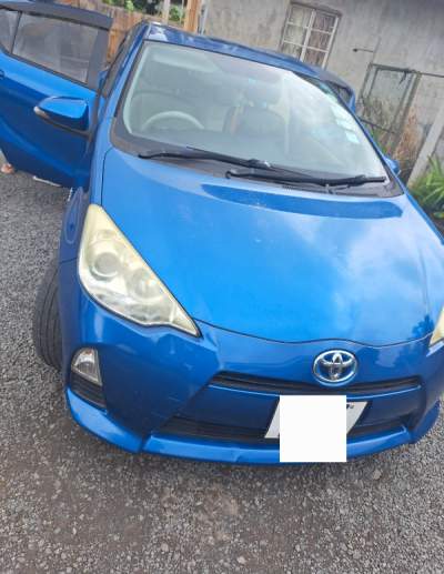 Sale of toyota aqua 2013 - Compact cars