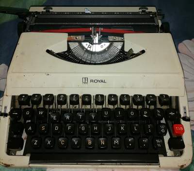 Vintage Typewriter Litton Royal 2000 - Old stuff
