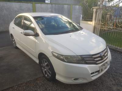 HONDA CITY YR 2010 - Family Cars on Aster Vender