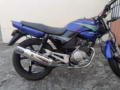 YAMAHA YBR 125 - Roadsters
