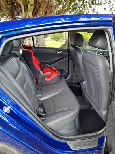 Hyundai Ioniq - Family Cars on Aster Vender