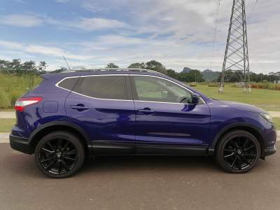 Nissan Qashqai 2015 - SUV Cars on Aster Vender