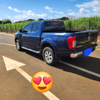 Navarra 4x2 Automatic - Pickup trucks (4x4 & 4x2) on Aster Vender