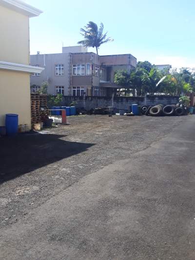 8 PERCHES CARREAU LALLIANE NOT FAR FROM PHOENIX MALL - Land on Aster Vender