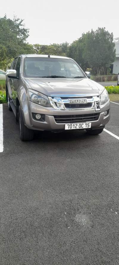 Isuzu puck up - Pickup trucks (4x4 & 4x2) on Aster Vender