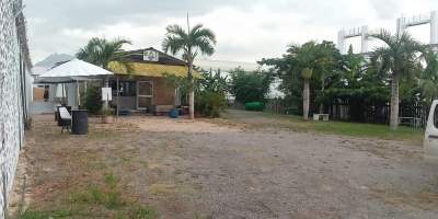 Bâtiment Commercial À zone industrielle Riche Terre. - Land on Aster Vender