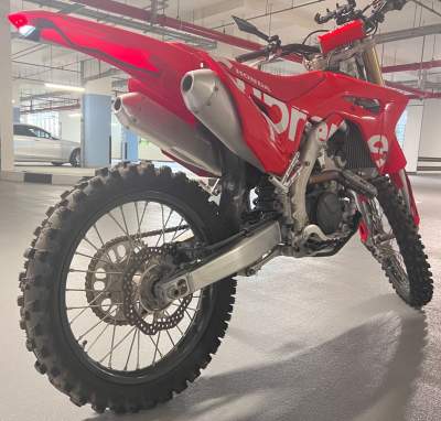 Supreme x Honda CRF250R - Off road bikes