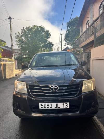 Toyota Hilux-2013 - Pickup trucks (4x4 & 4x2) on Aster Vender