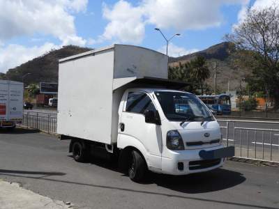 KIA 2016 USED - Small trucks (Camionette) on Aster Vender