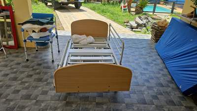 Electrical bed with 06 functions + anti scar matress + equipments. - Other Medical equipment on Aster Vender