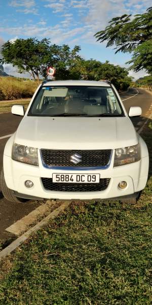 Suzuki Vitara 2.4 - SUV Cars on Aster Vender