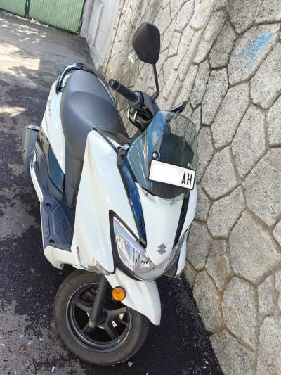 Scooter Burgman 125cc - Scooters (above 50cc) on Aster Vender