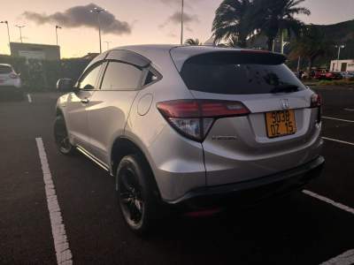 Honda Vezel 2015 Hybrid for Sale (Pre-Budget Price) - SUV Cars on Aster Vender