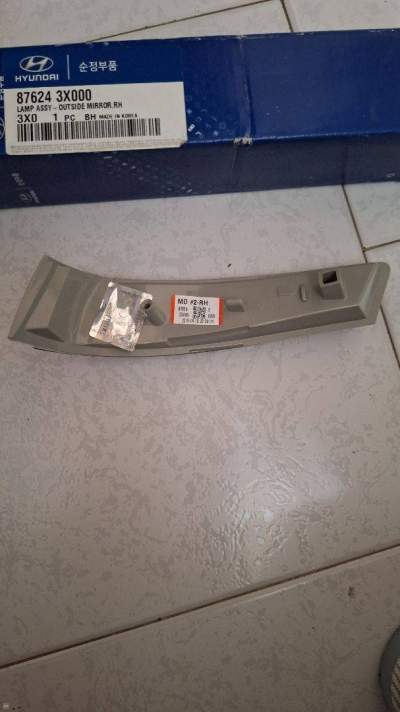 Lampe retroviseur Hyundai - Spare Parts on Aster Vender