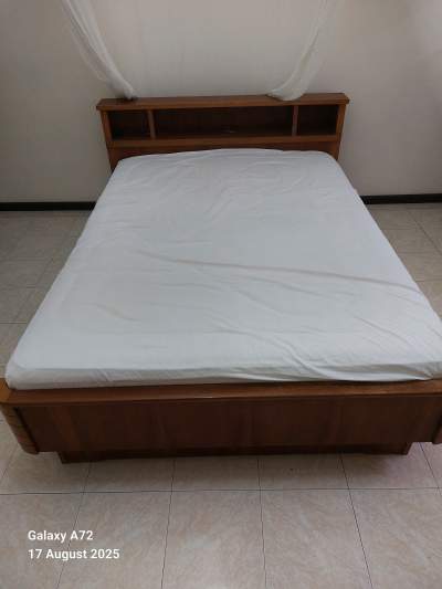 Double bed in Meranti wood - Bedroom Furnitures on Aster Vender