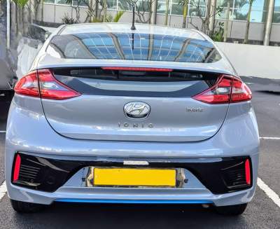 Hyundai Ioniq - Luxury Cars on Aster Vender
