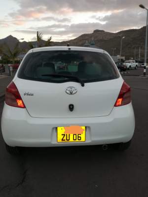 Toyota Vitz - Compact cars on Aster Vender