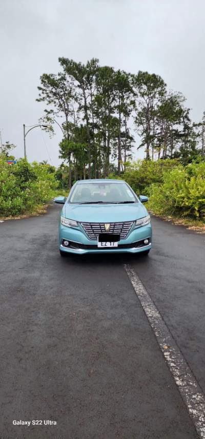 Toyota Premio 2017 - Family Cars