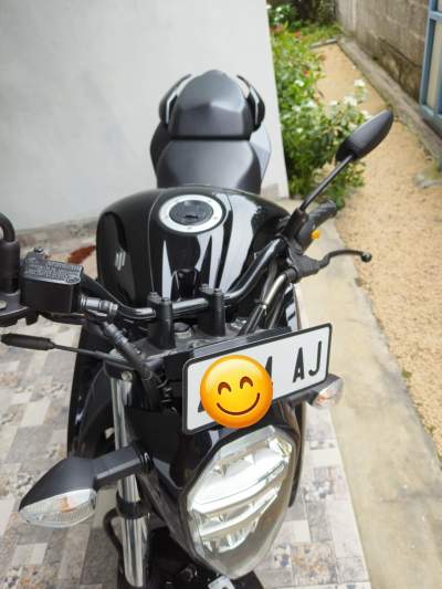 Suzuki gixxer 155cc serie AJ - Sports Bike