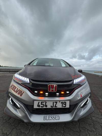 Honda Fit Hybrid 2019 - Family Cars