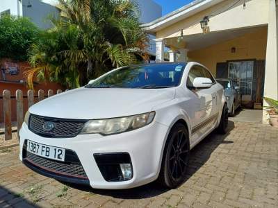 Kia Cerato Koup 2012 - Compact cars