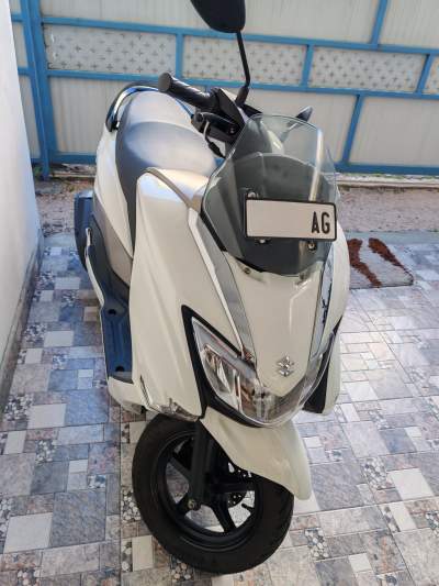 Suzuki burgman serie AG - Scooters (above 50cc) on Aster Vender