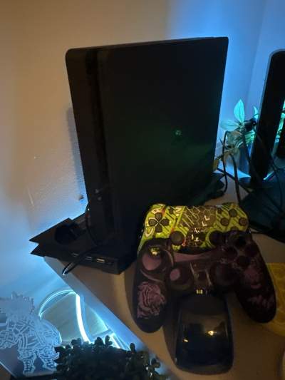 Ps4 slim - PlayStation 4 (PS4) on Aster Vender