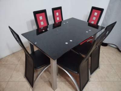 Table retractable avec 6 chaises - Tables