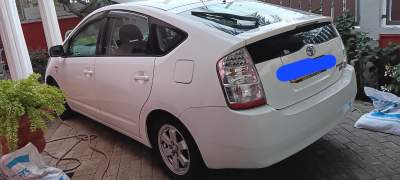 Toyota Prius Dec 2011 - Family Cars on Aster Vender