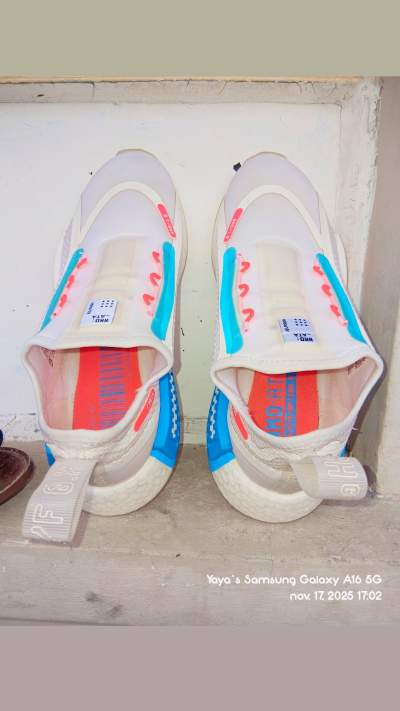 Sneaker - Sneakers on Aster Vender