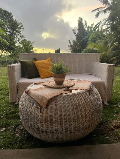 Sofa et table en rotin - Living room sets