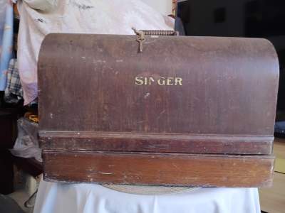 Anciens Nacco en metal et Machine a Coudre - Old stuff