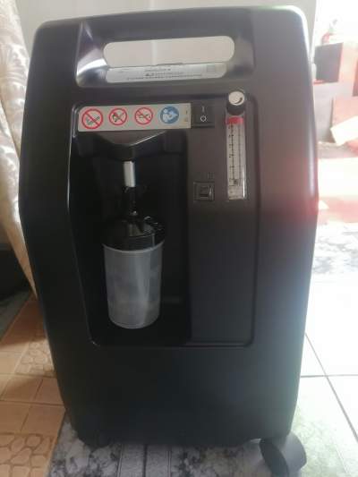 5  LITRE  OXYGEN  CONCENTRATOR - Other Medical equipment