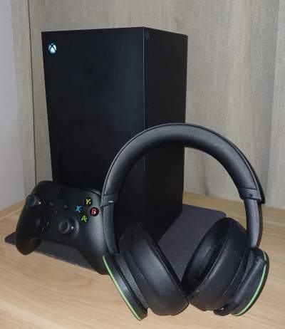 Xbox Series X + Xbox Wireless Headset + Controller - Xbox One